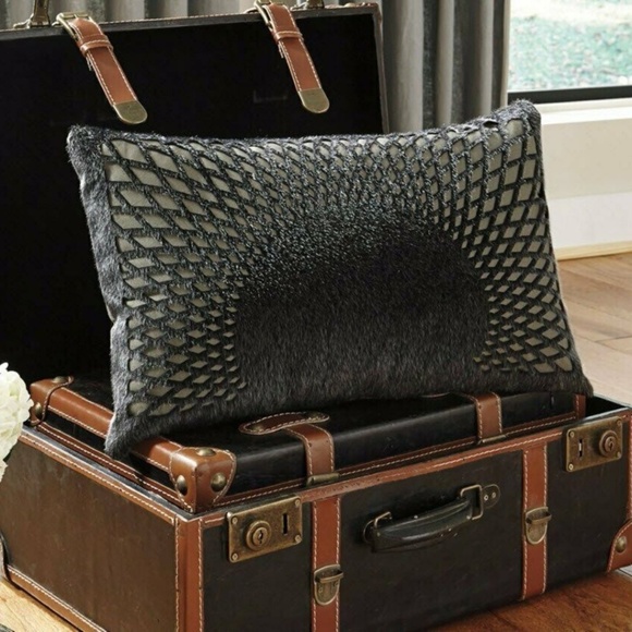 Ashley Furniture Signature Design Faux Fur Pillow - Picture 2 of 7